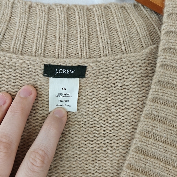 J. Crew Vintage Cable Knit Cashmere Wool Blend Cropped V Neck Sweater Size XS - Picture 3 of 8